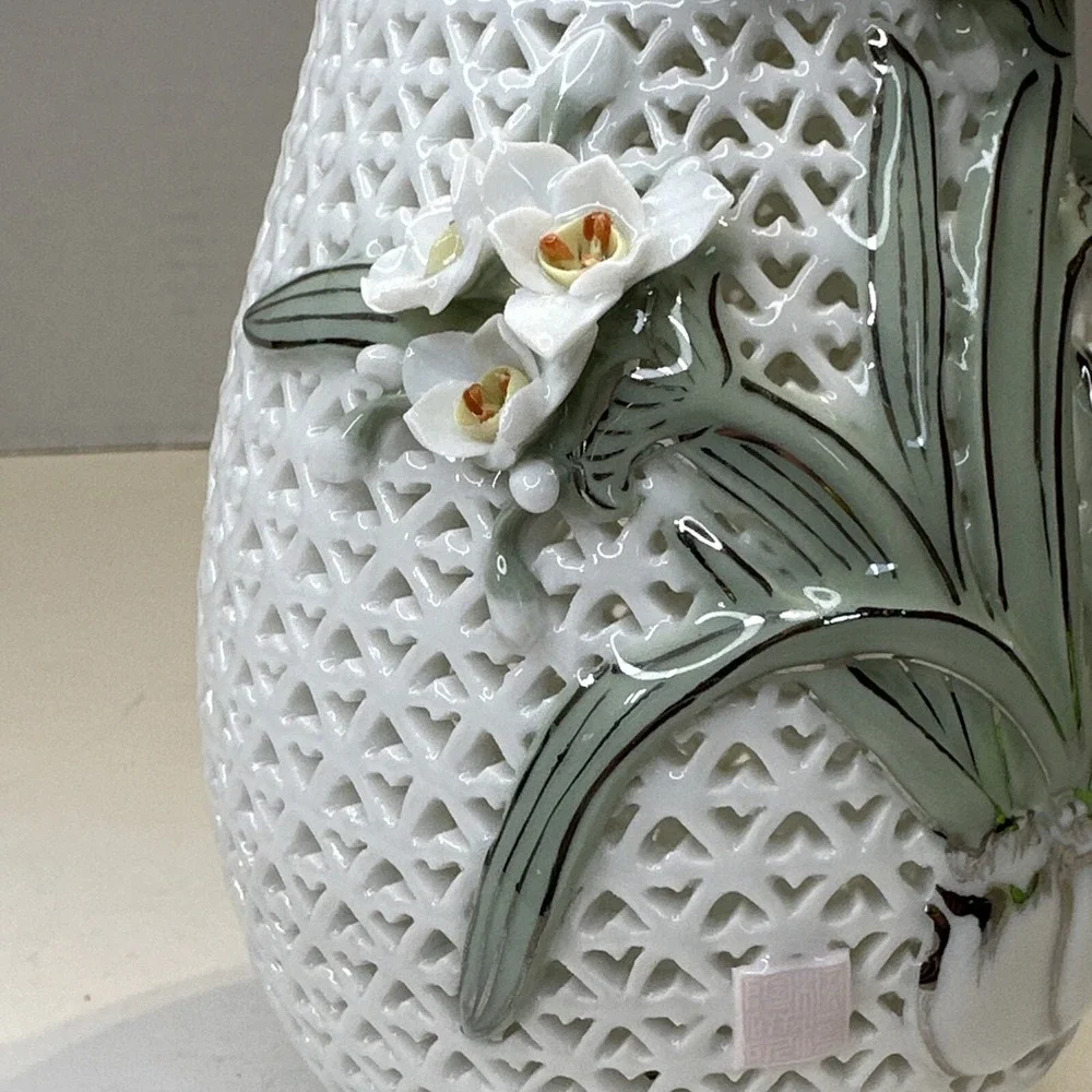 Reticulated Chinese Porcelain Vase Gold Handle White Flower Floral 8